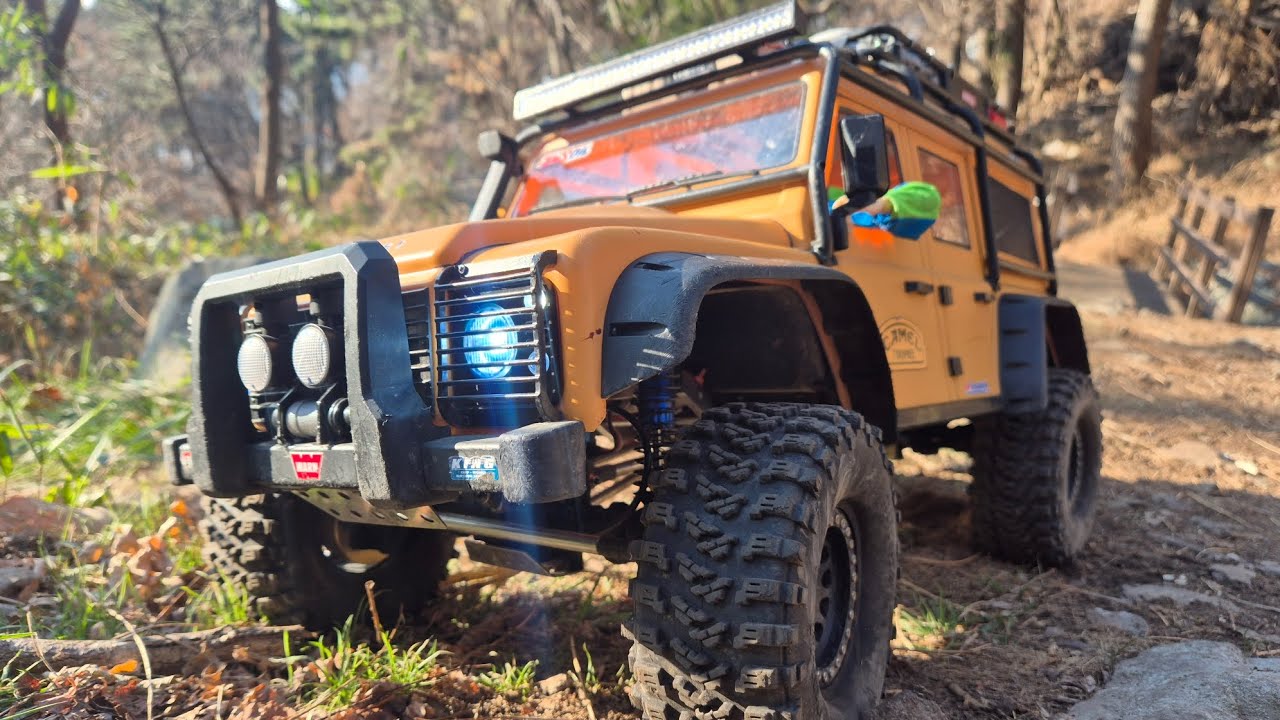 MJX H8H 1/8 Defender mountain rock crawling