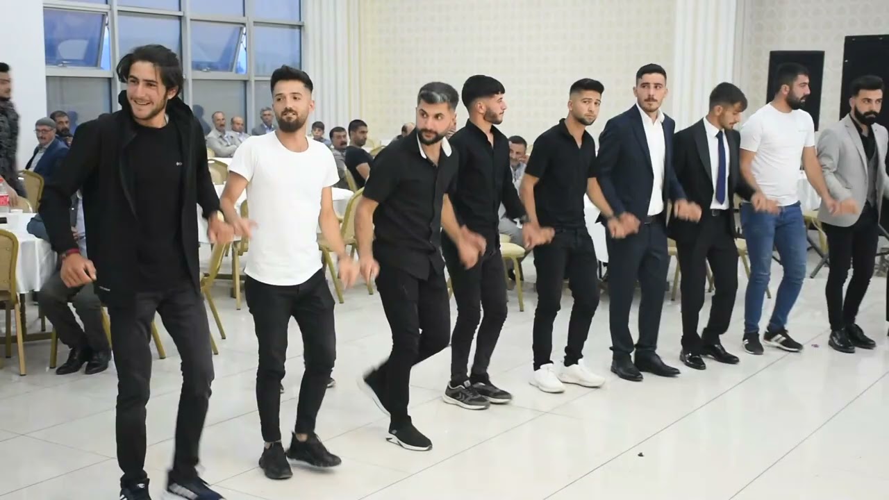 KARLIOVA GENÇLERİ HALAY