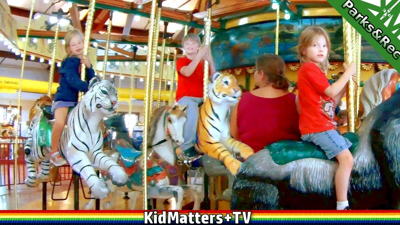 CAROUSEL, MERRY GO ROUND, at BEARDSLEY ZOO. Kiddie Carousel Ride. Playtime Fun![KM+Parks&Rec S02E17]