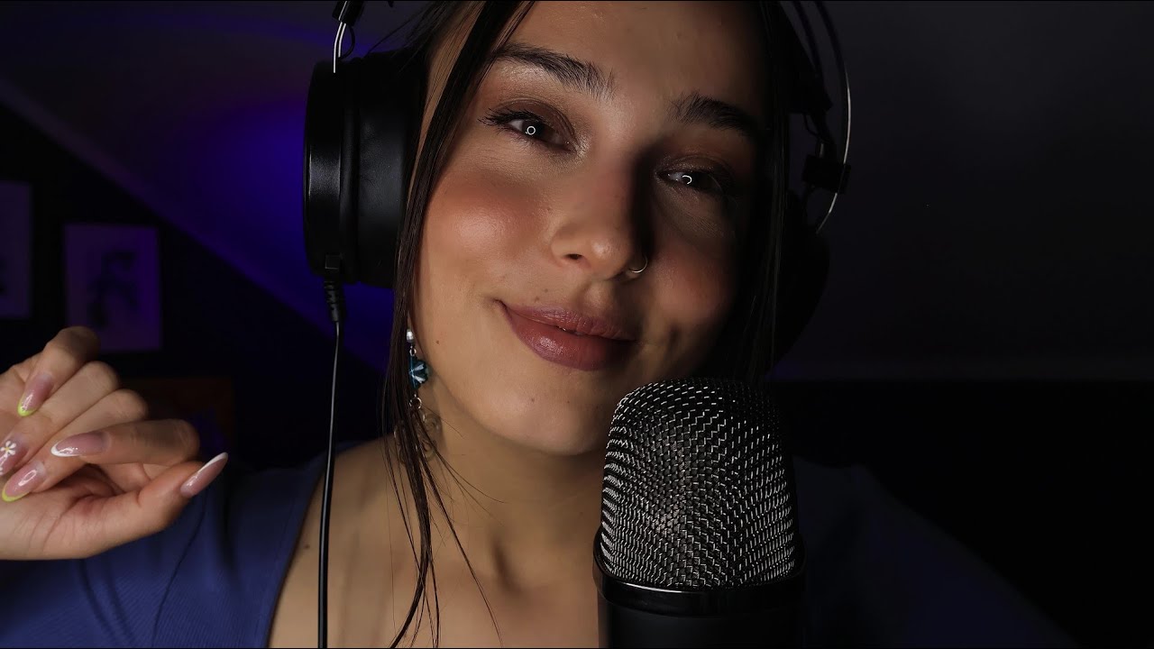 ASMR whispering Trigger Words ♡ with hand movements