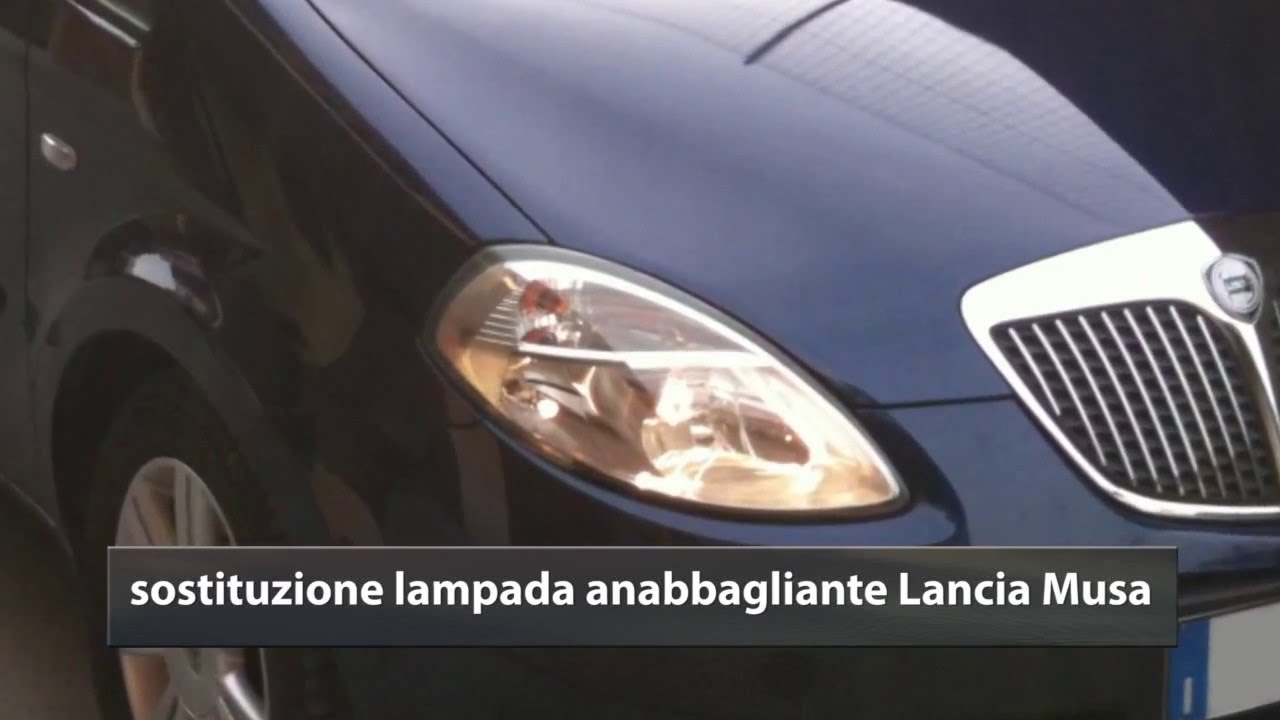 Lancia Musa cambiare anabbagliante -replace the headlight bulb-changer une ampoule-cambiar bombilla