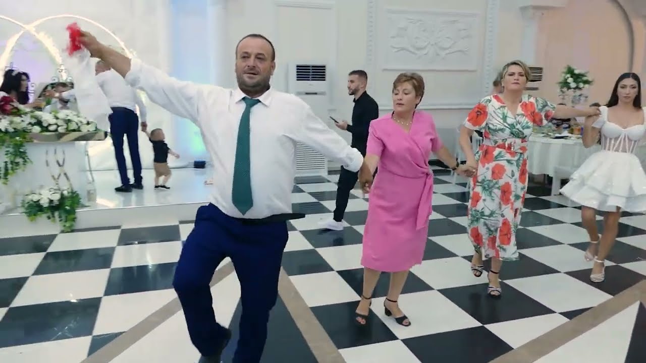 Sa bukur dajoja ne valle [Dasma Megli Sara ] (Official Full Hd )