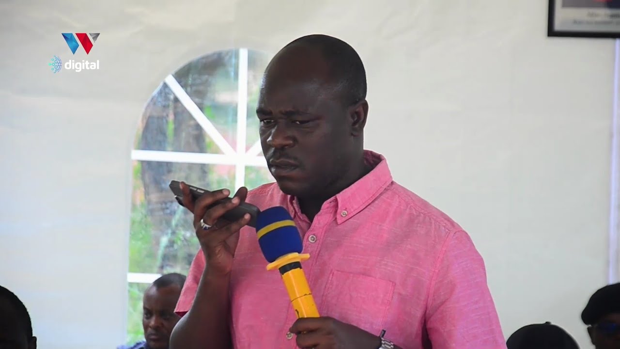 MKURUGENZI AJICHANGANYA KWA AWESO, APIGIWA SIMU 