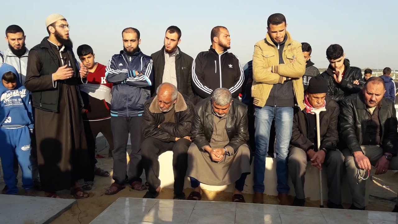 زيارة مقبرة الشهداء 