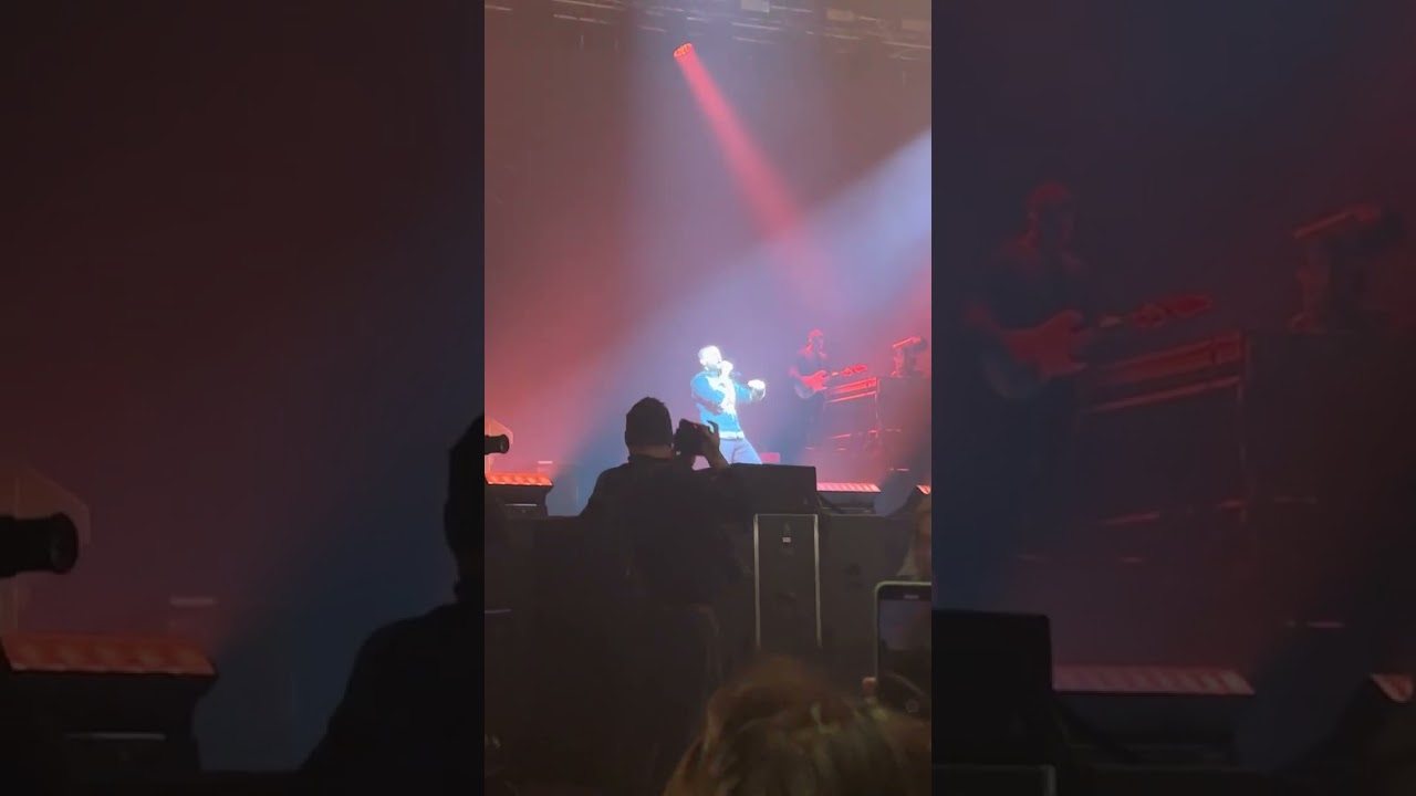 Gianni Fiorellino concerto Palapartenope live “Sto e casa ngopp o vomero”
