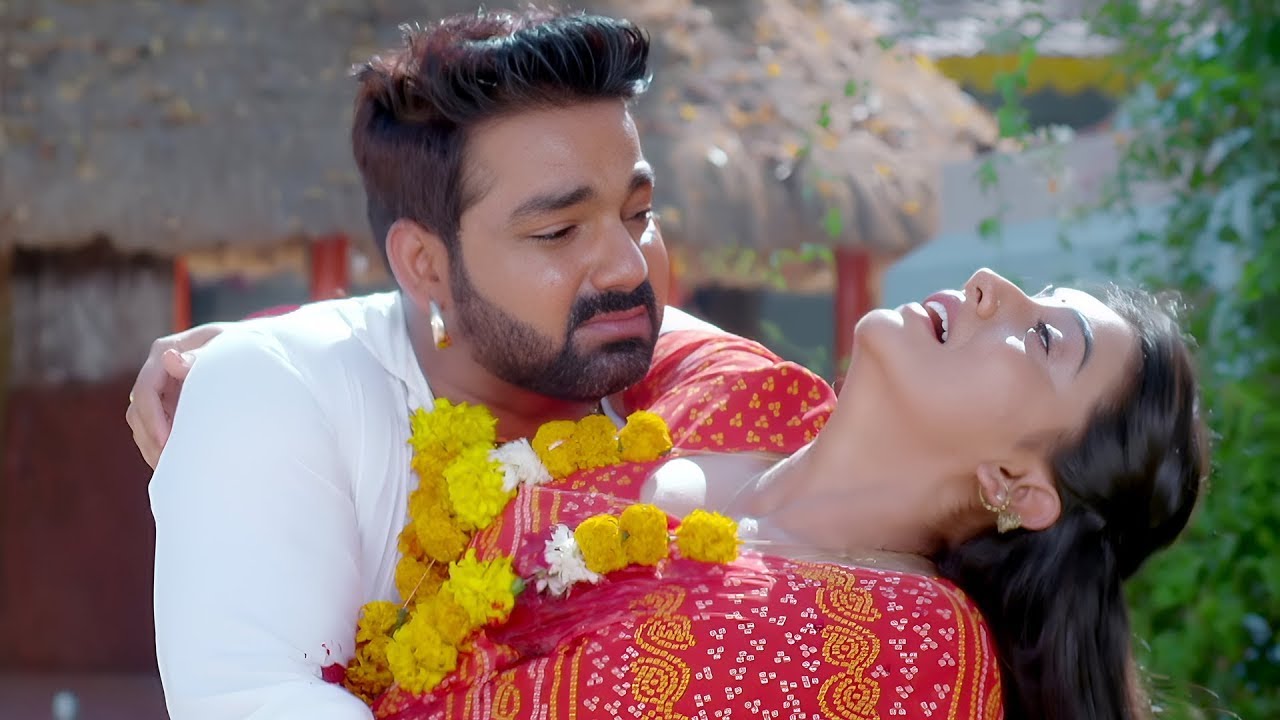 अक्षरा सिंह के जान बचाने के चक्कर में पवन सिंह हुवे घायल | #romantic #bhojpuri #clips #2025