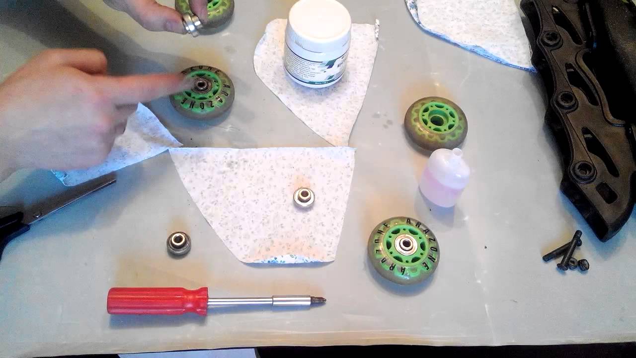 Очистка и смазка подшипников в роликовых коньках.Roller skates