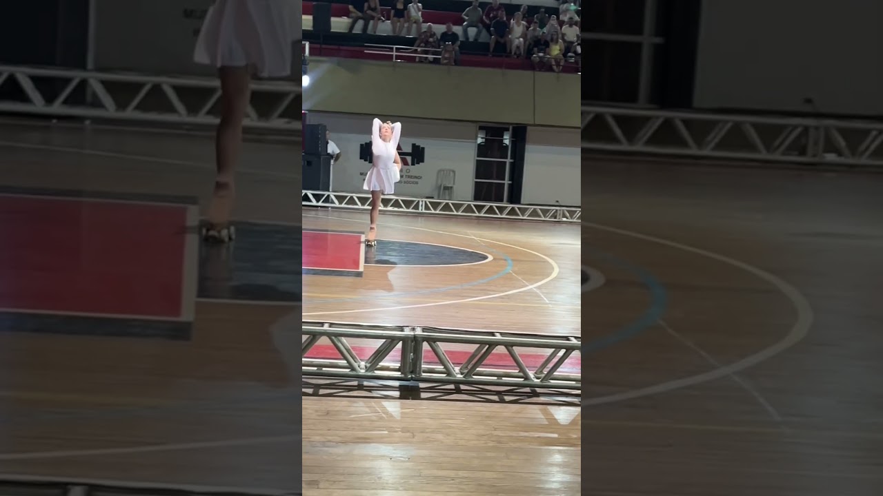 Arrasando nos movimentos de flexibilidade que eu amo ❤️🛼