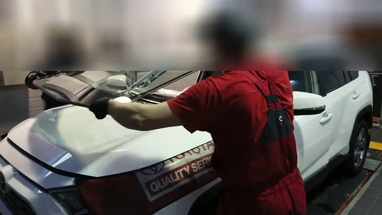 RAV4 2020 Как меняют лобовое стекло в салоне. Съёмки в ремзоне и выводы словами