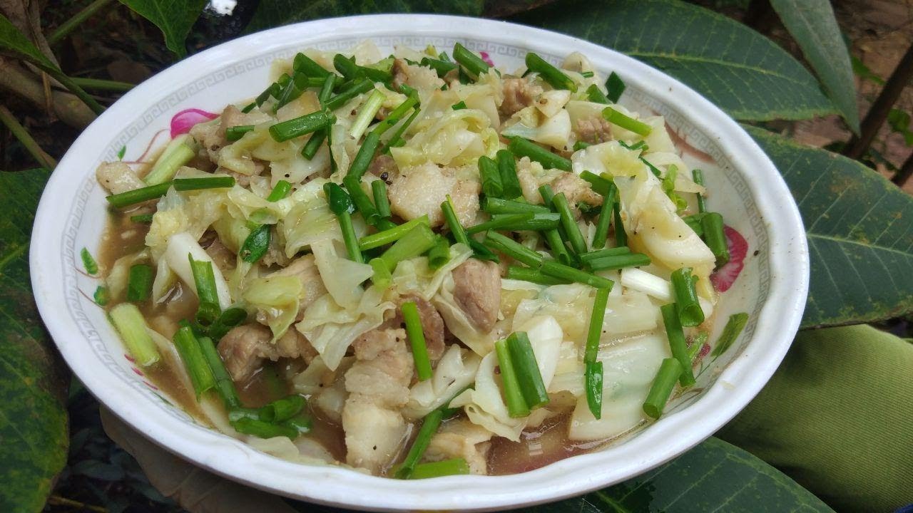 ឆាស្ពៃក្តោប​/ Fried pork with Cabbage