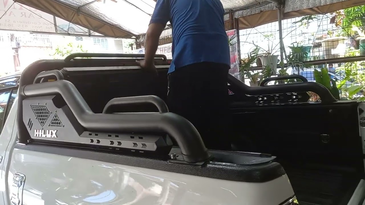 trifold v2 and rollbar installed  to hilux