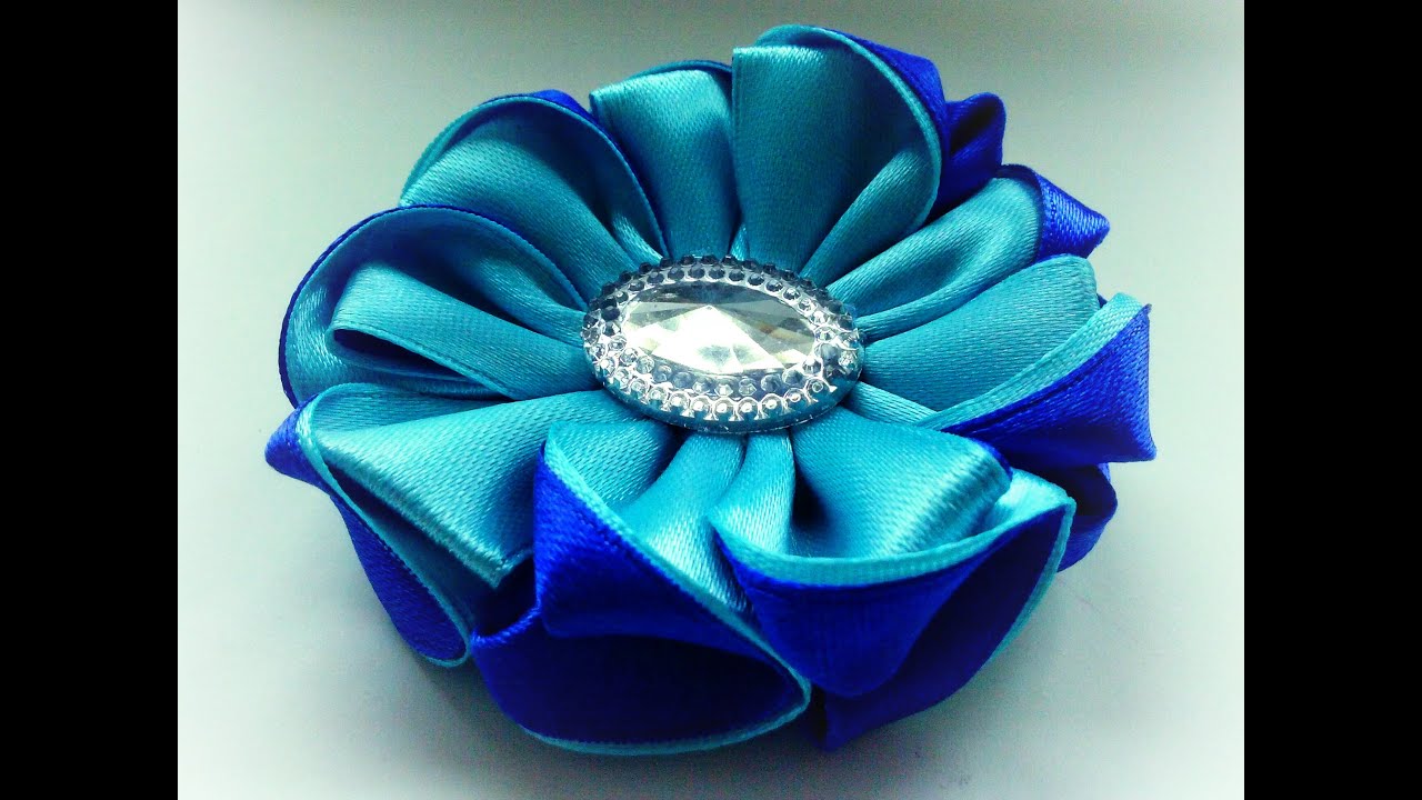 DIY Kanzashi.Канзаши мастер класс.Цветок с оригинальным лепестком