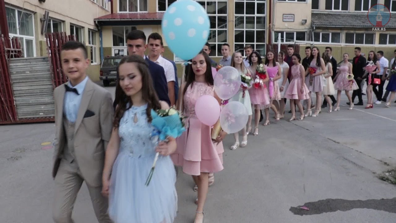 Defile malih maturanata u Bosilegradu