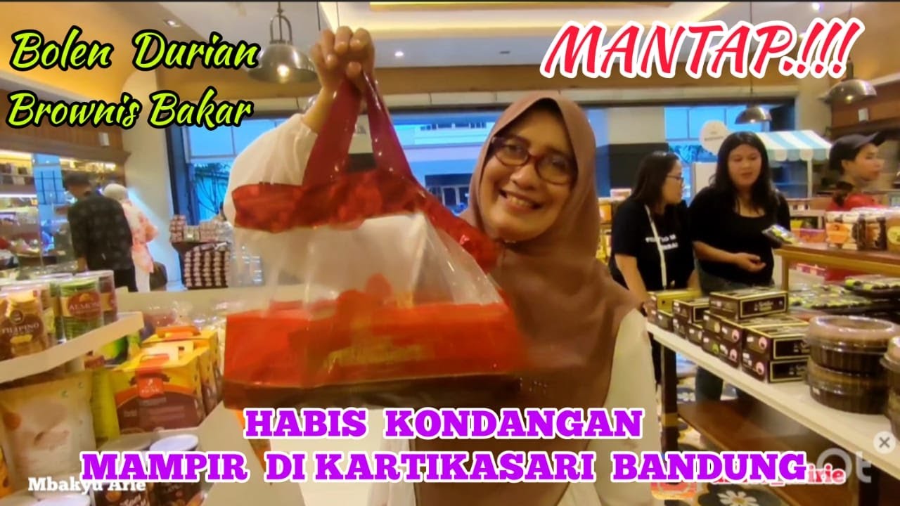 Mampir cari oleh - oleh di toko kartikasari Bandung