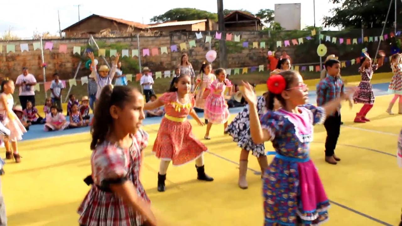 3ª Anos  Ce D quadrilha da Xuxa professoras Angela e Luciane