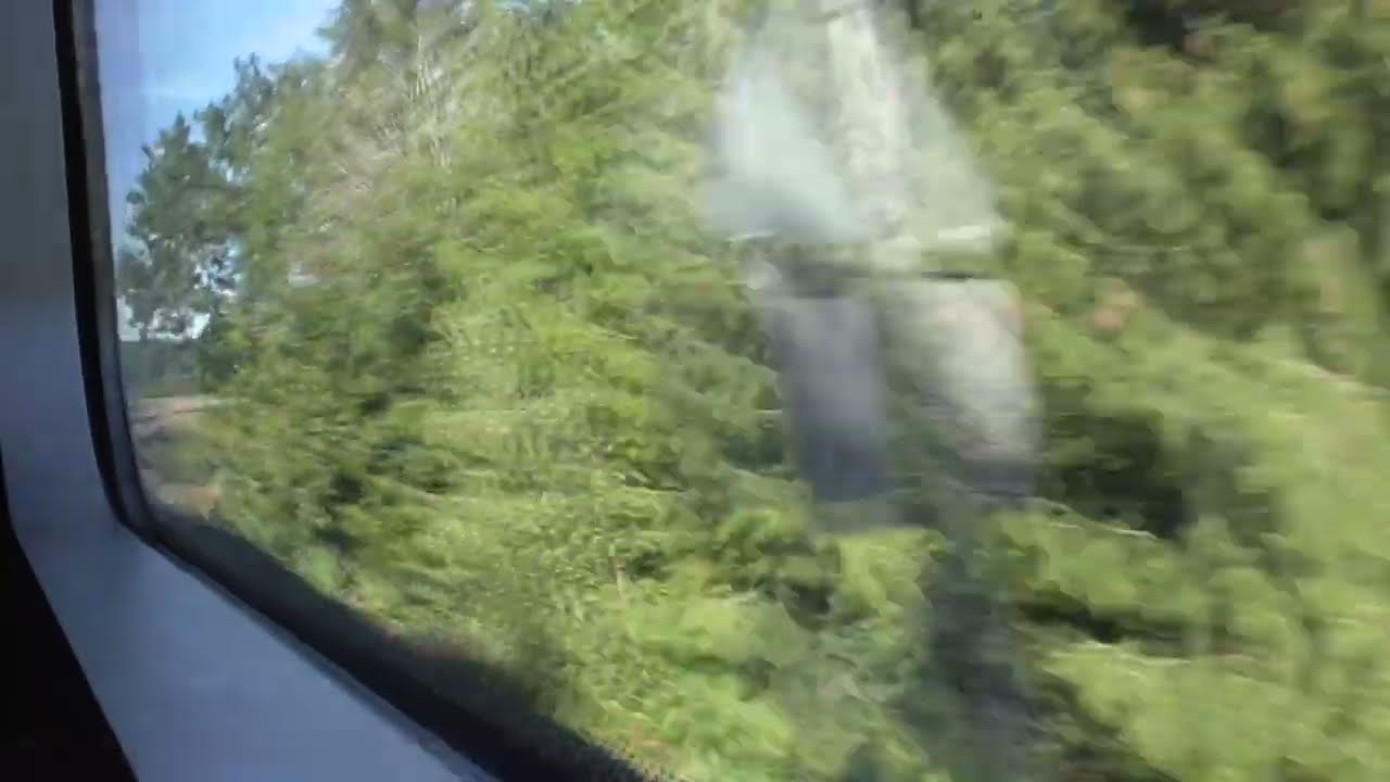Tåg 28810 ankommer till Blomstermåla