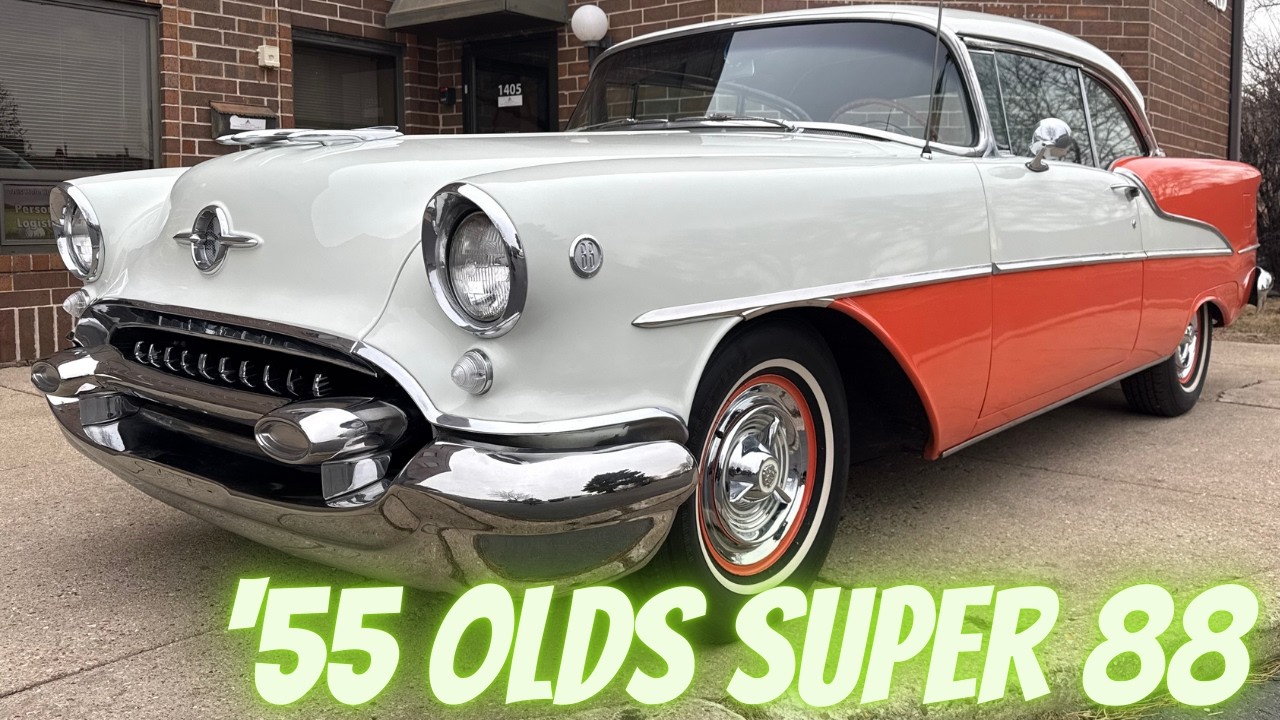 Oldsmobile Super 88 1955 года выпуска, двухдверный хардтоп Holiday.