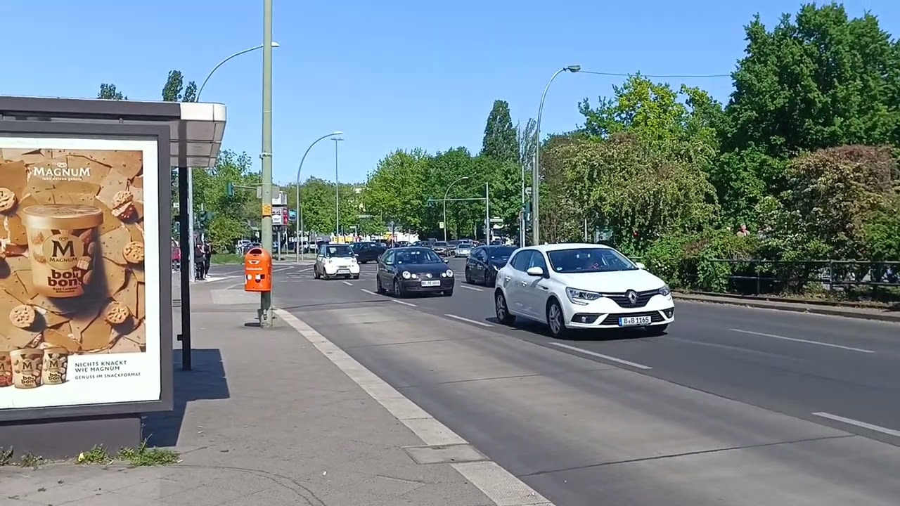 Auf einsatzfahrt zum groß Brand an der zitadellenweg LHF xxx und DLK xxx