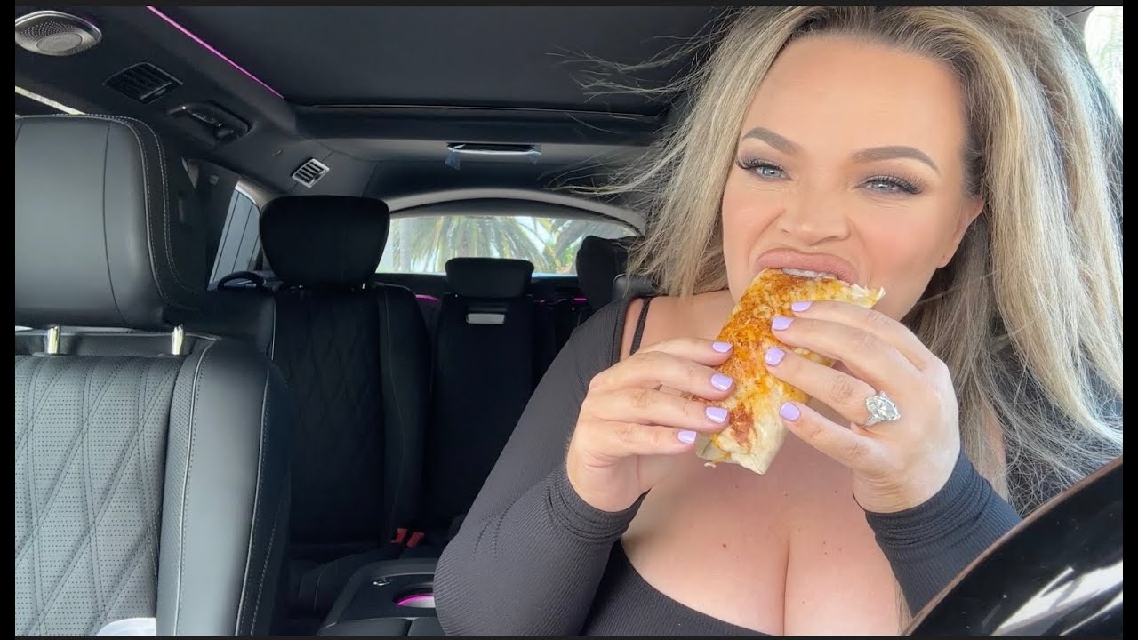 devouring a Taco Bell grilled cheese burrito in a hot car sweating (Maybach) (Mukbang)