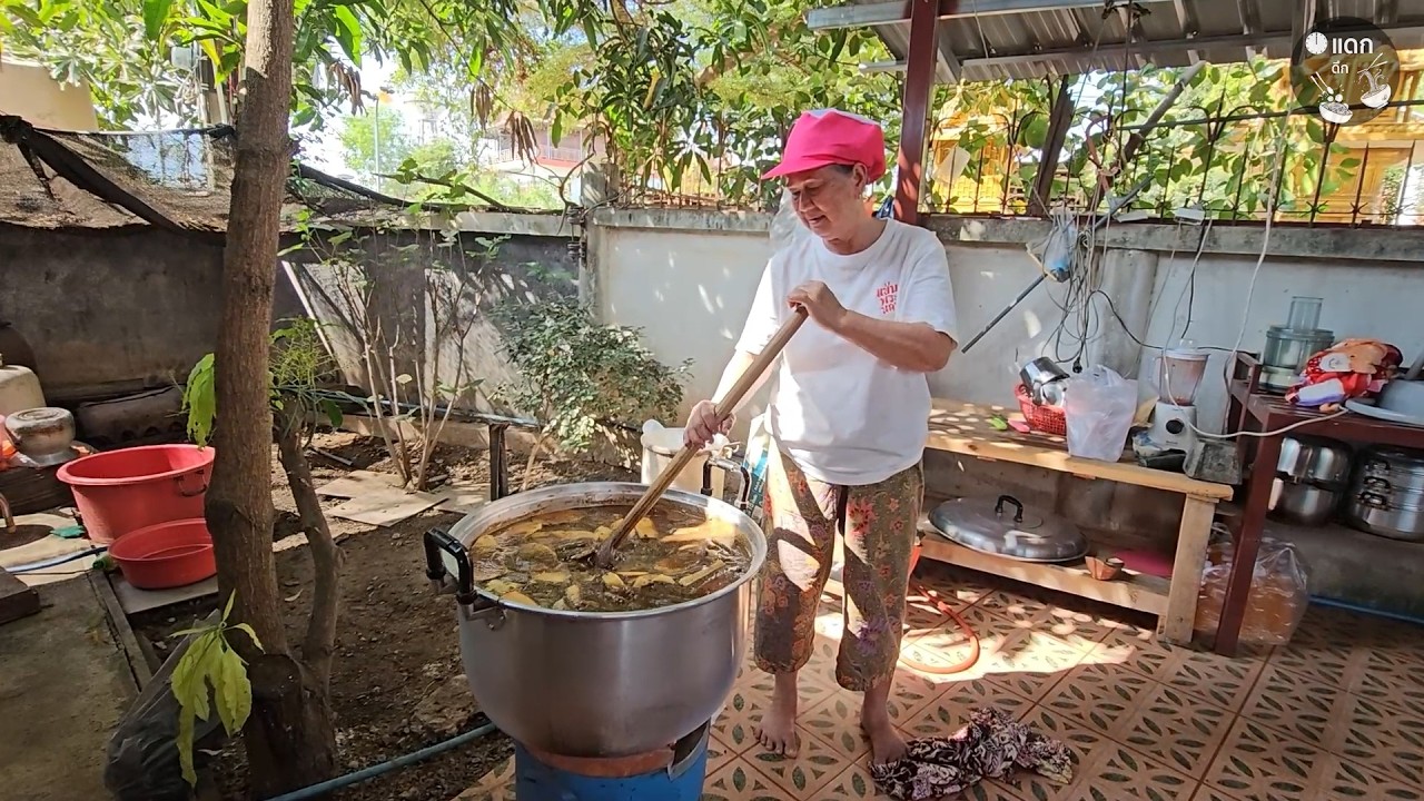 ส้มตำเจ้าเด็ดอยุธยา ปลาร้าทำเอง อาหารอีสานสุดแซ่บสายนัวร์ห้ามพลาด
