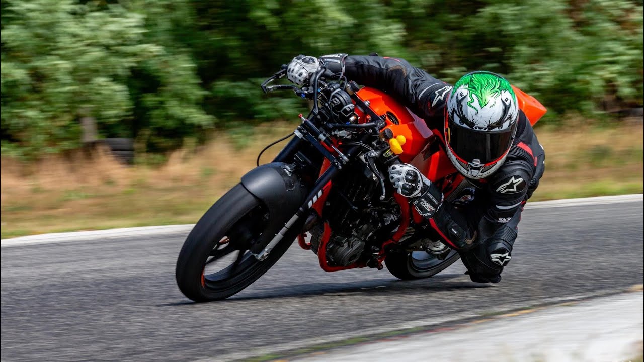 KTM RC4R vs Balázs GSXR