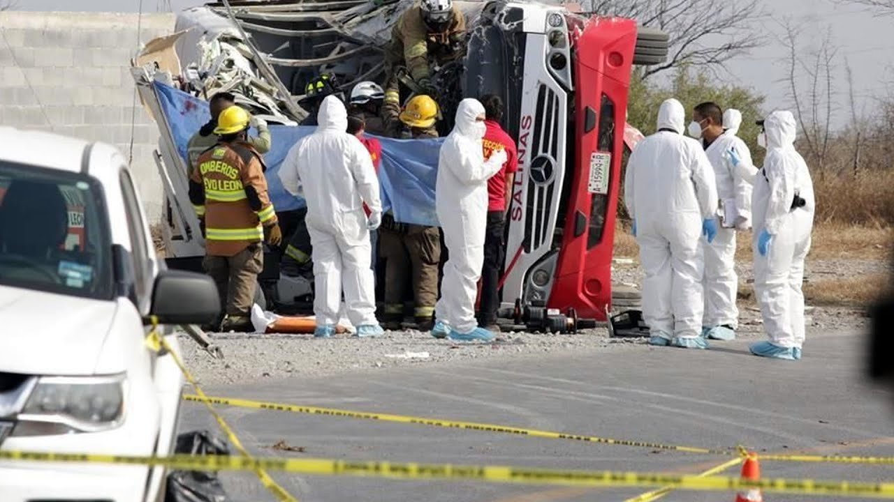 Arriban familiares al lugar de tragedia que deja 11 muertos | Monterrey