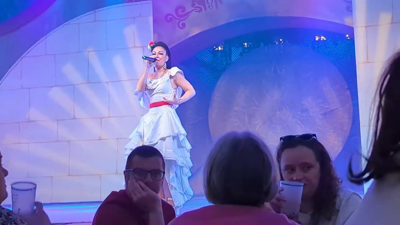 Fiesta Mexicana Show In La Cantina Restaurant At PortAventura World