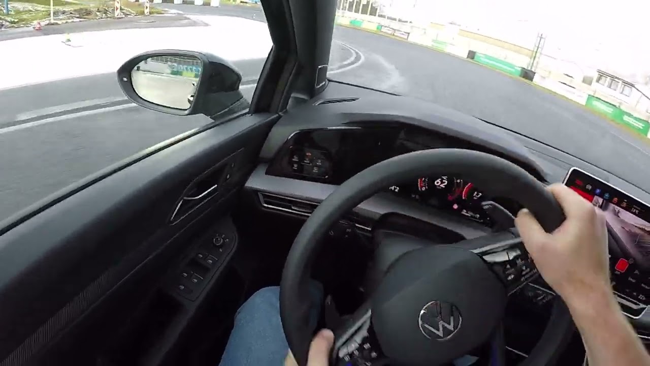 Volkswagen Golf R 2025 Drifting
