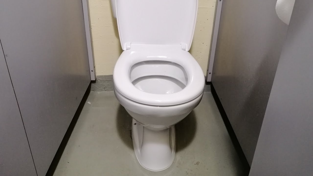Stand WC mit hängenden Spülkasten montieren