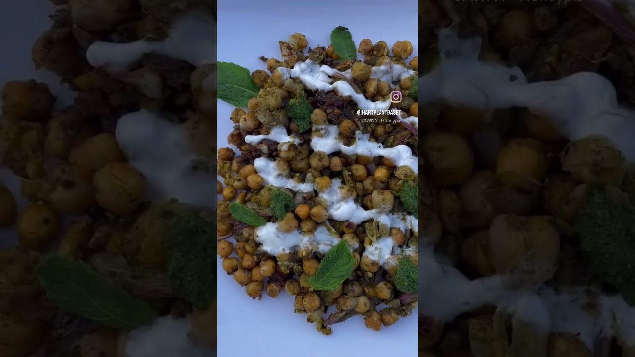 Smashed Chickpea & Sunflower Seed Salad - recipe @FoodwithChetna  #vegan #food #veganfood