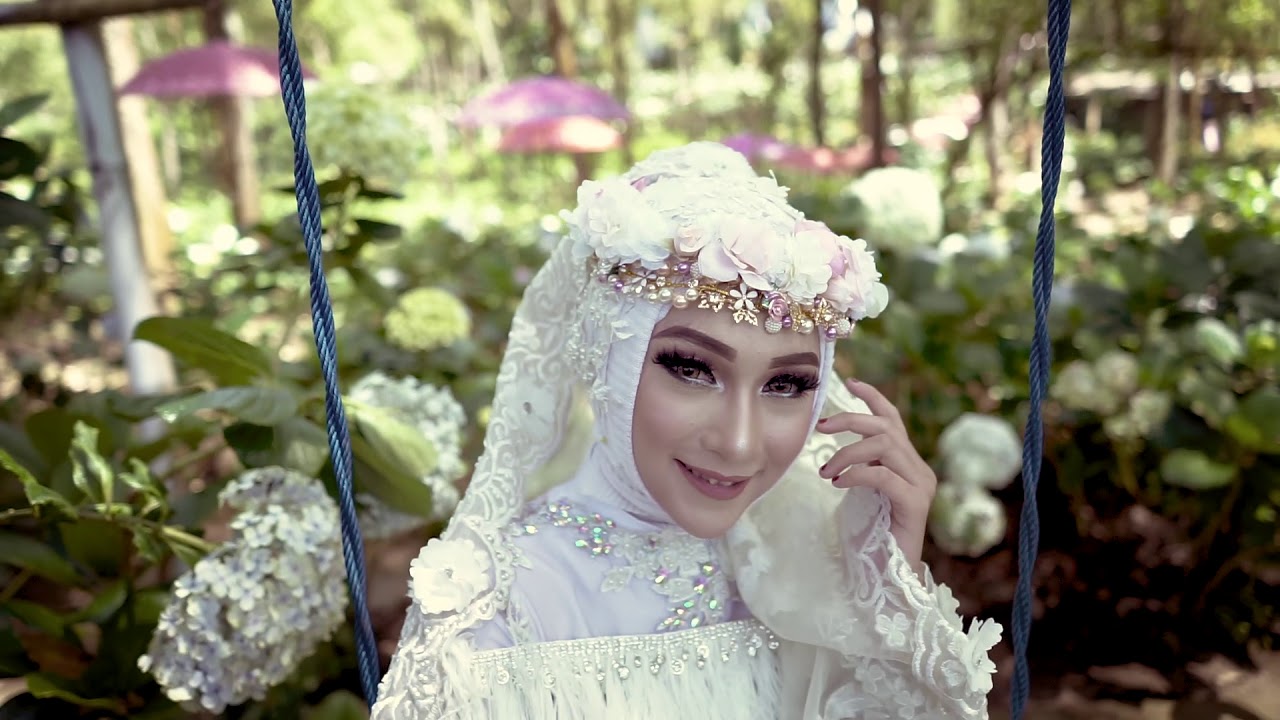 Make up barbie ala queen bee wedding. Peri kesepian dan malaikat baik hati