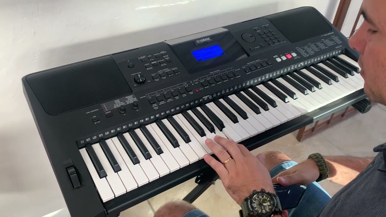 Teclado Yamaha PSR E453 - baixo Ramones
