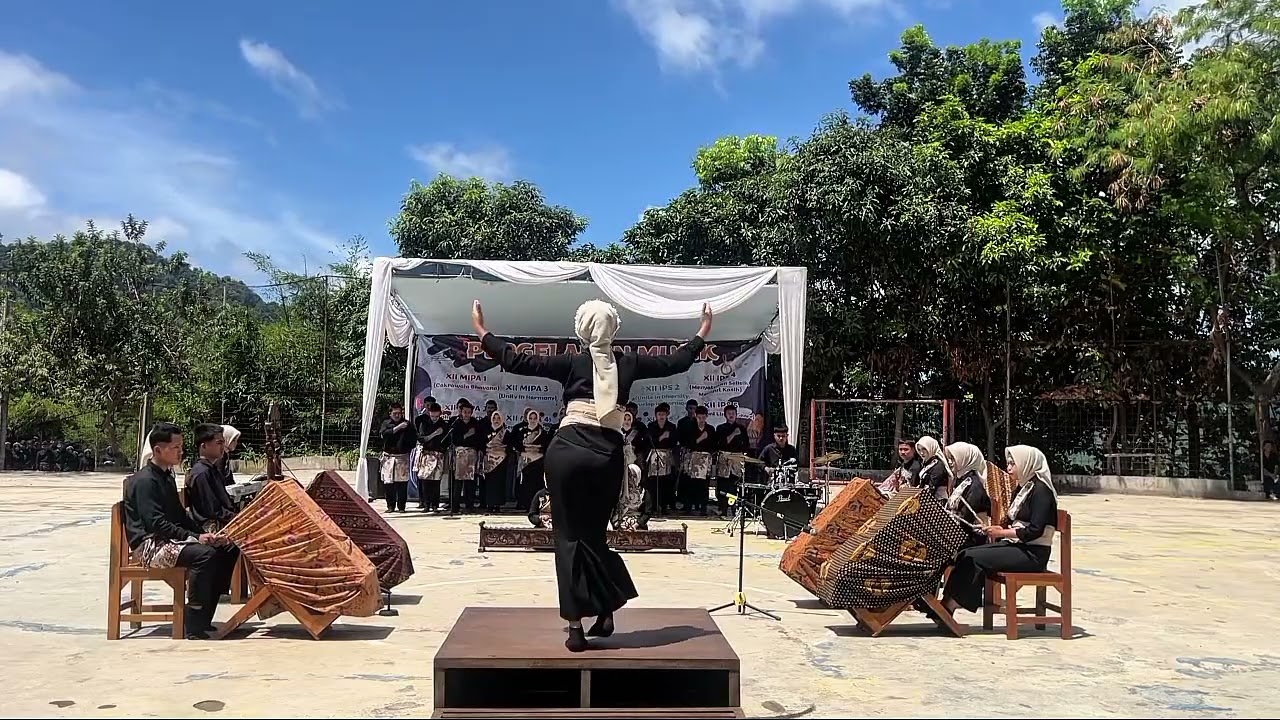 Pergelaran Musik Kelas XII MIPA 3 || 