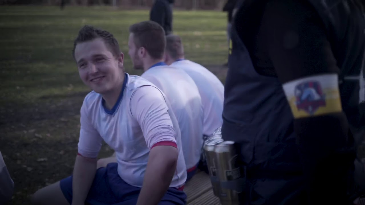 Zanger Hans op bezoek bij t mooiste sportteam van Nederland