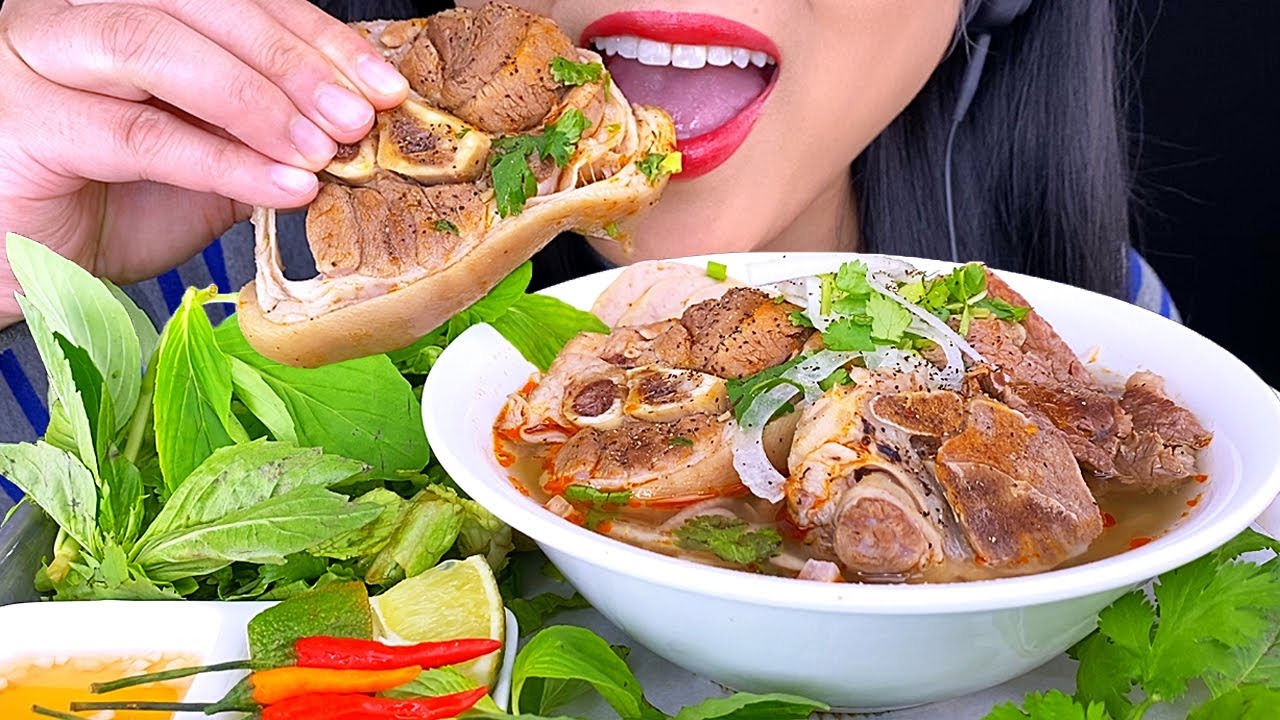 ASMR HOW TO EAT Spicy Beef & Pork Hocks NO TALKING Noodles and Veggies EATING SOUNDS | ASMR Phan