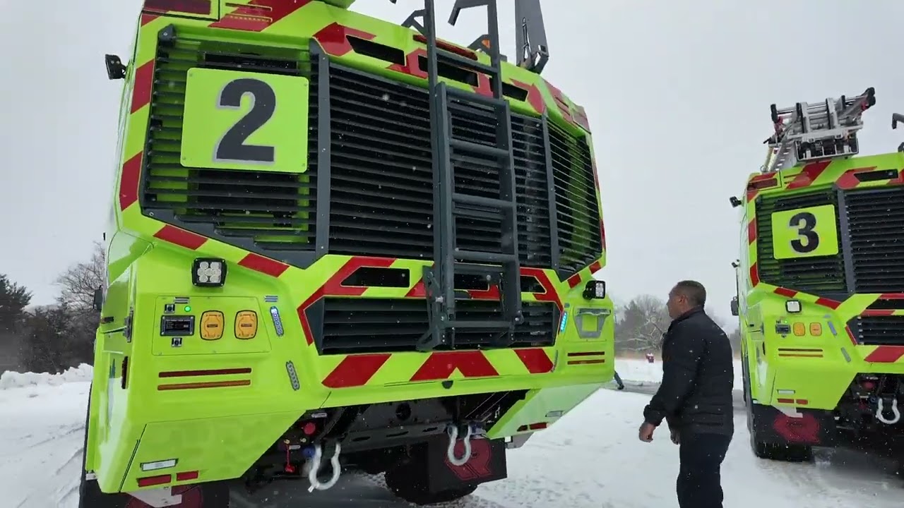 105683-4 - Halifax Stanfield International Airport, NS - PANTHER 6x6s