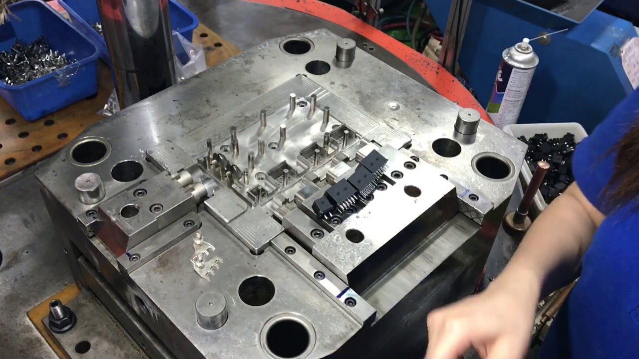 Insert molding / overmolding / www.moulds.asia