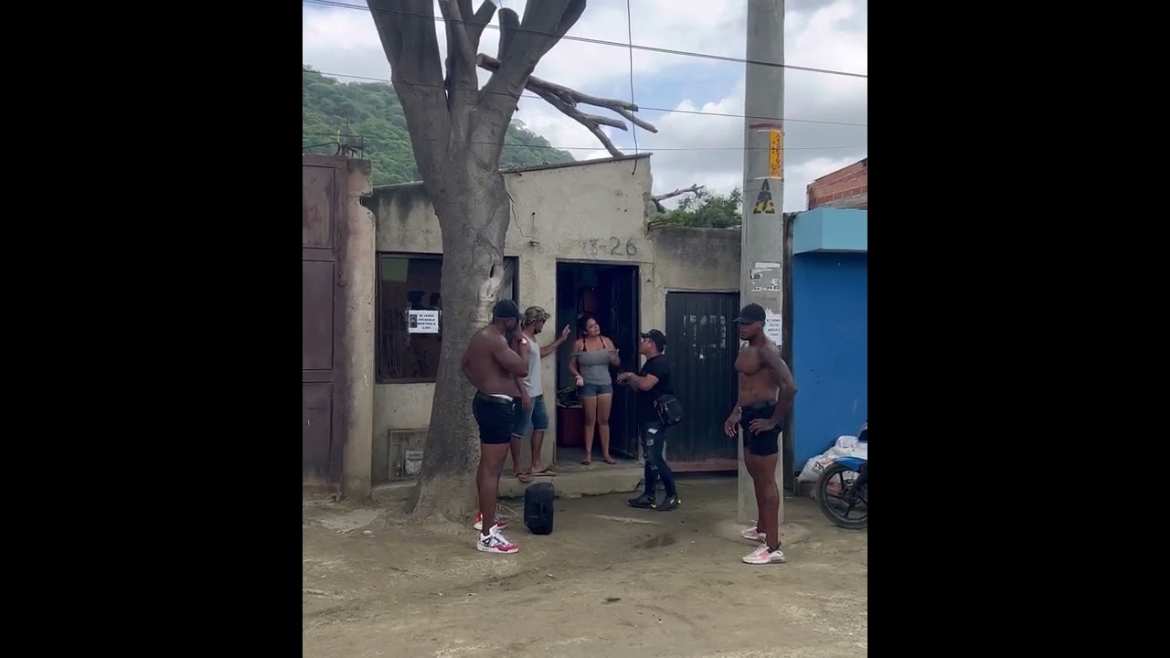 Se gasto los ahorros de su marido en un show de modelo 😱🤣😤