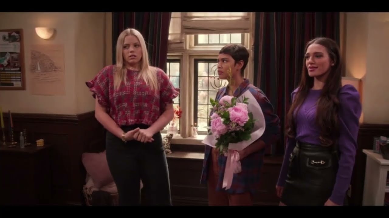 Two of Leighton's hook-ups show up ate the same time... | The Sex Lives Of College Girls 2x03