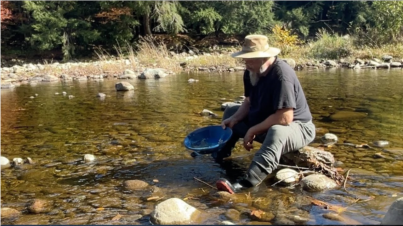 This Spot Just Keeps On Paying / Gold Prospecting in New Hampshire