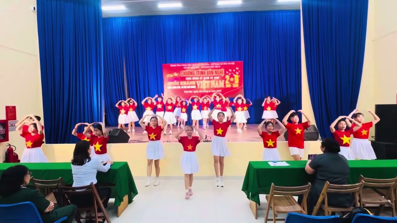 VIỆT NAM I LOVE | Chào mừng Quốc Khánh 2/9 | CLB NiNa Dance