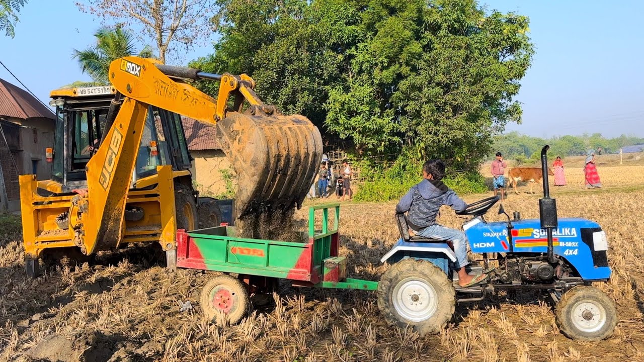 Jcb 3dx Backhoe Loader Machine Loading Mud in Sonalika 50 Rx Di Tractor | Jcb Video | Jcb 