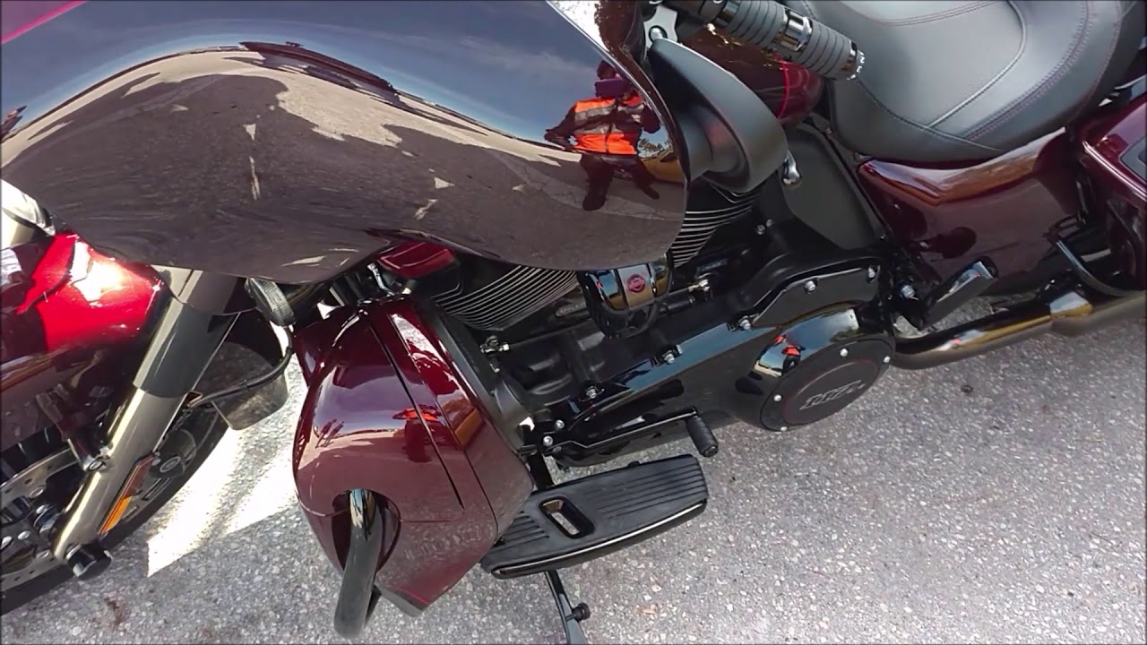 2019 CVO Street Glide - Walk Around
