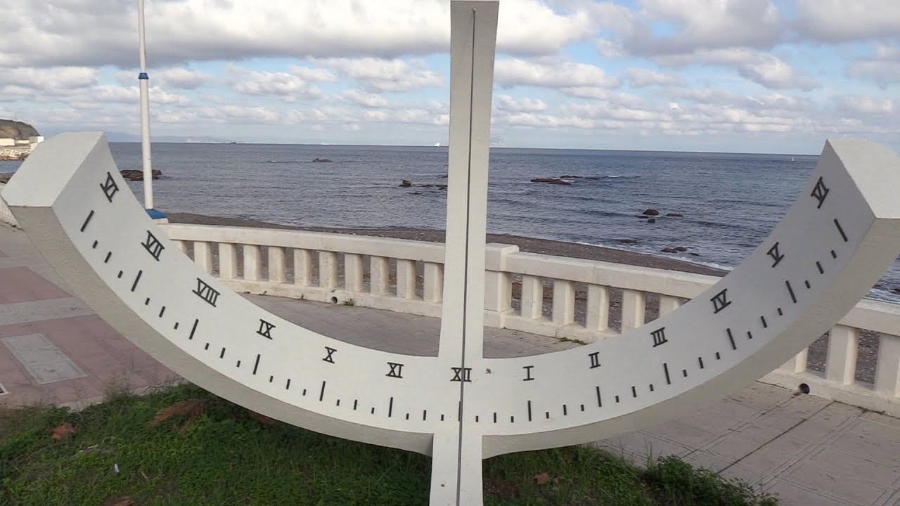 El reloj de sol de Benítez vuelve a marcar las horas