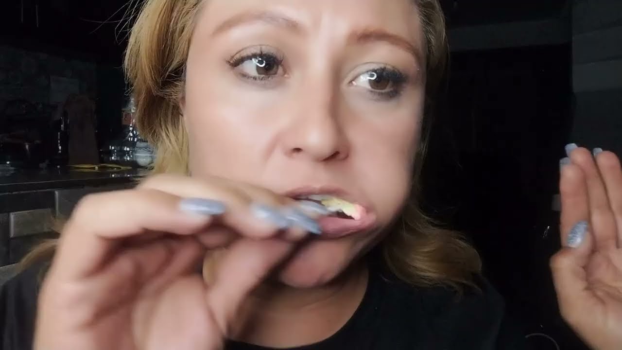 ASMR comiendo paleta de caramelo suabe