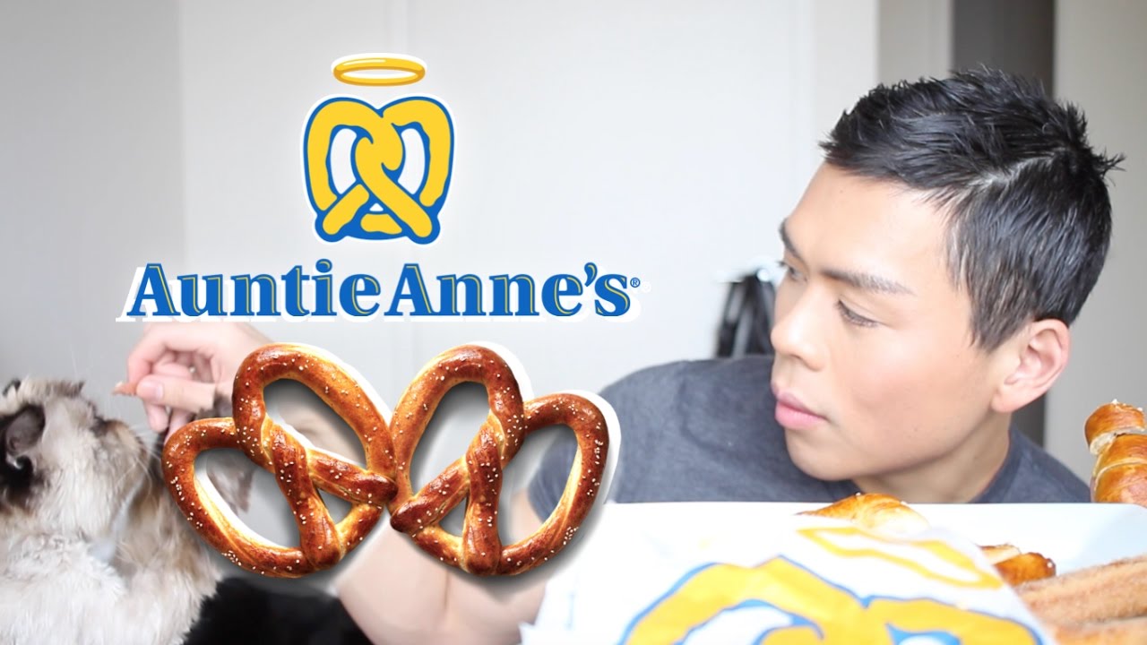 AUNTIE ANNE'S SOFT PRETZEL & HOTDOG 🌭 | MUKBANG ASMR BINAURAL