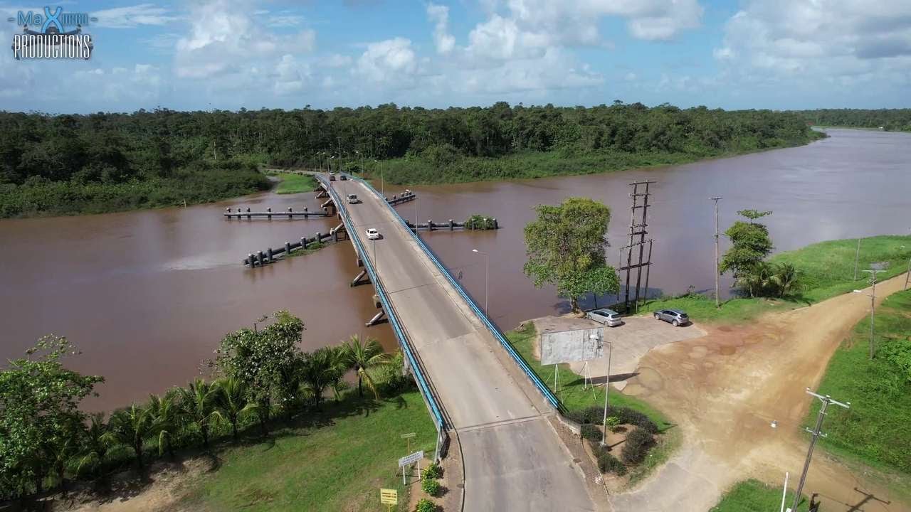 Flying at Uitkijk (Uitkijkbrug), Saramacca, Suriname.