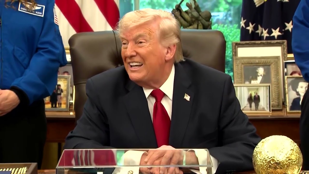 Трамп заявил, что обсуждал с Путиным прекращение огня на Украине.