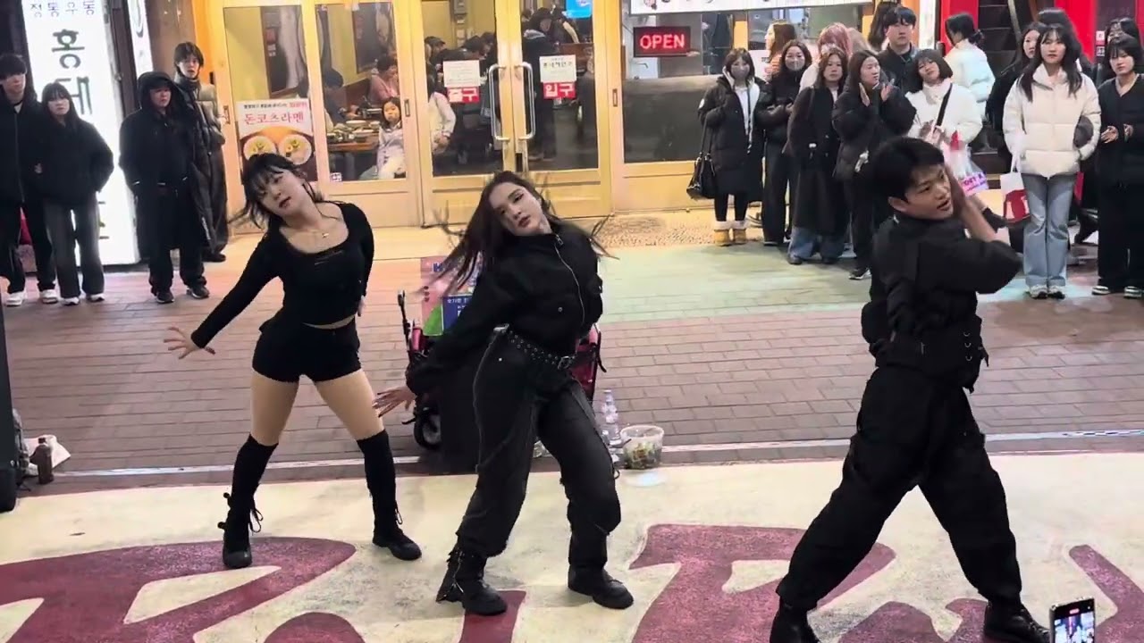 HONGDAE K-POP GROUP BUSKING (Hogi Crew) - [aespa] Whiplash