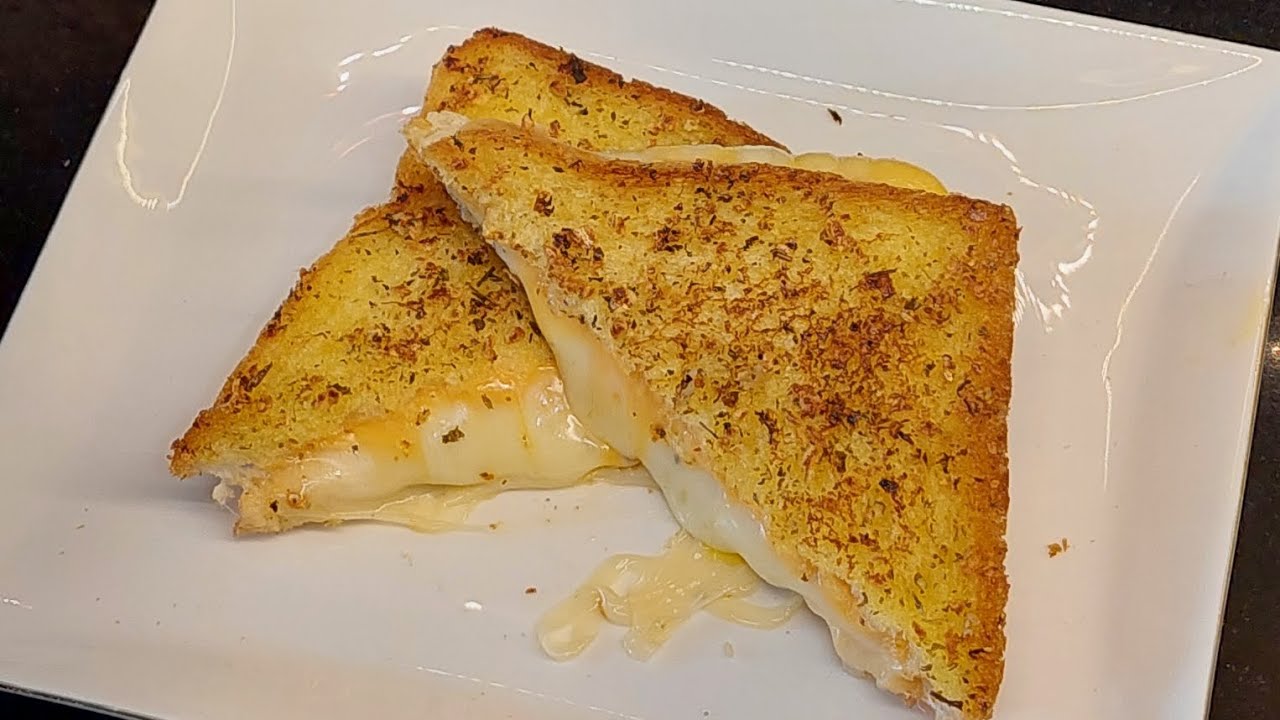 HOW TO MAKE A PERFECT CHEESE GARLIC SANDWICH